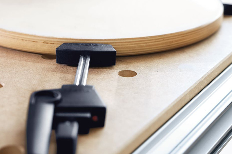 Clamping element on round workpiece