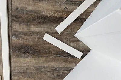 Cutting with the compound mitre saw