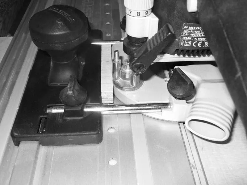 Fastening the guide rail using fastening clamps