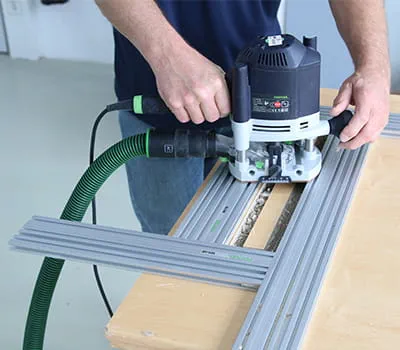 Guiding router clockwise