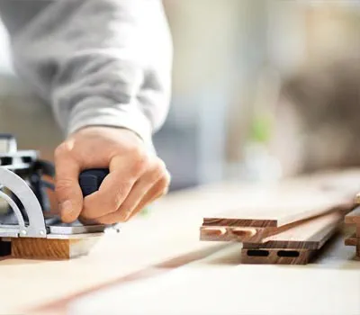 If the wooden frame rail needs to be rebated or grooved after jointing, the rebating depth must be added in advance when routing the dowel holes