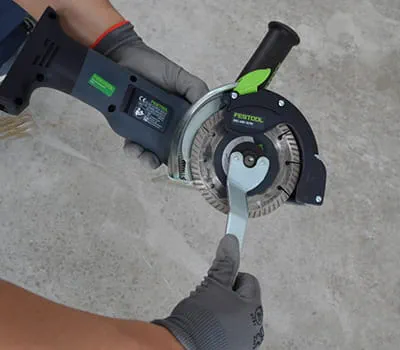 Mount the All-D 125 diamond disc using a two-hole wrench