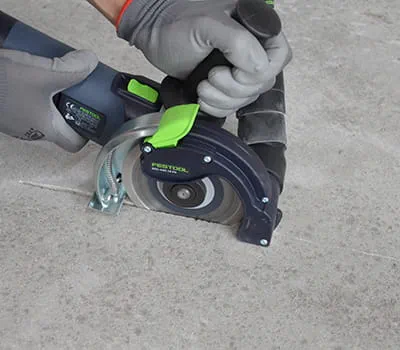 Position the AGC DSC 125 on the crack and slowly make a plunge cut.