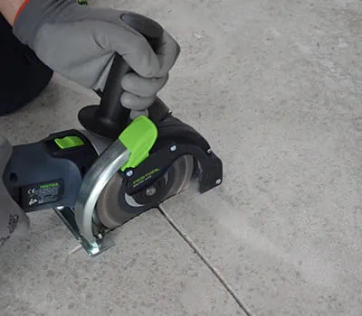 Use the AGC DSC 125 to cut into the screed along the crack