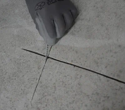 Place the connectors in the transverse joints.