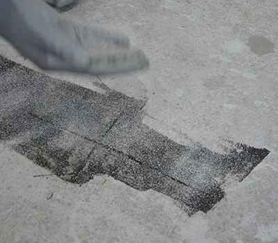 Sprinkle quartz sand into the cast resin while it is still fresh.