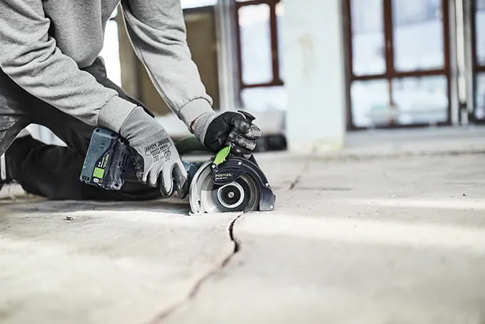 repairing-cracks-in-screed