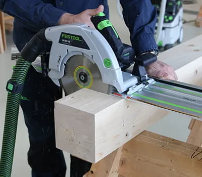 Cut off the post ends using the cross cutting guide rail and the HK 85