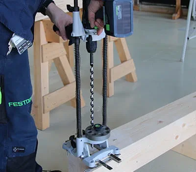 To drill bore holes quickly and straight