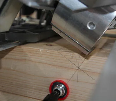 Aligning the side of the milling machine