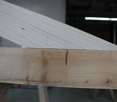 Joint between braces and sills