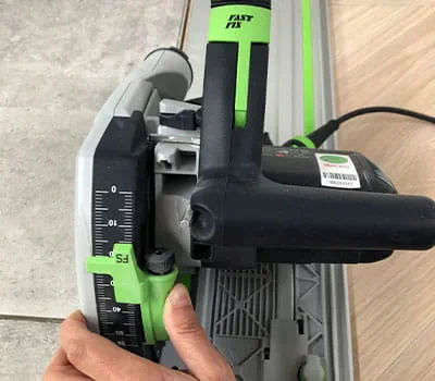 Setting the cutting depth 