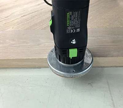 Guiding the router cleanly over the whole length