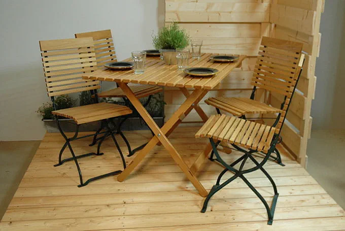 Folding garden table
