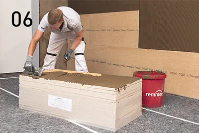 For full-surface adhesion of insulation panels, PP Fix is applied to the wall and panel using a toothed trowel. 