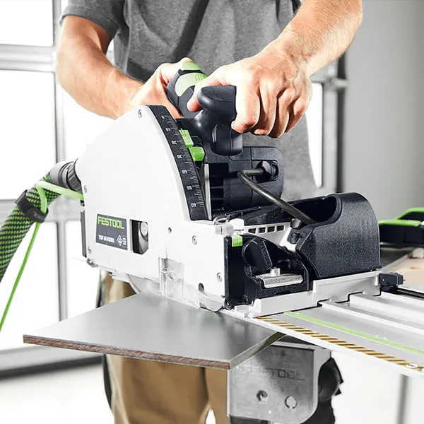 The new scorer plunge saw TSV 60 K from Festool in use