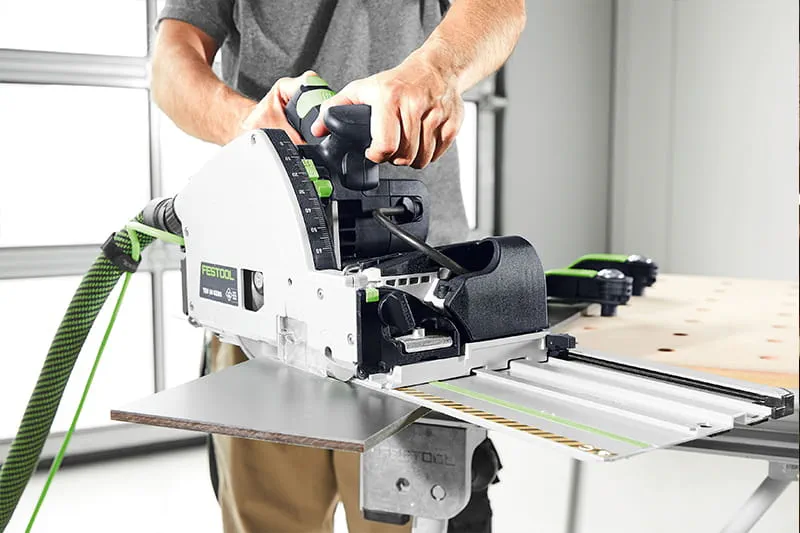 The new scorer plunge saw TSV 60 K from Festool in use