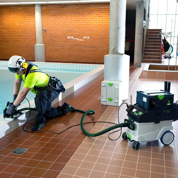 Laying tiles in swimming pools, Finland