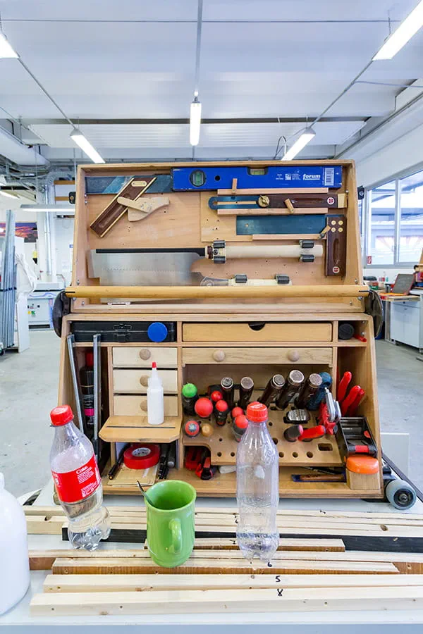 The workbench of the carpenter team