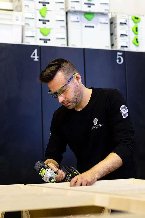 Working with the Festool cordless drill